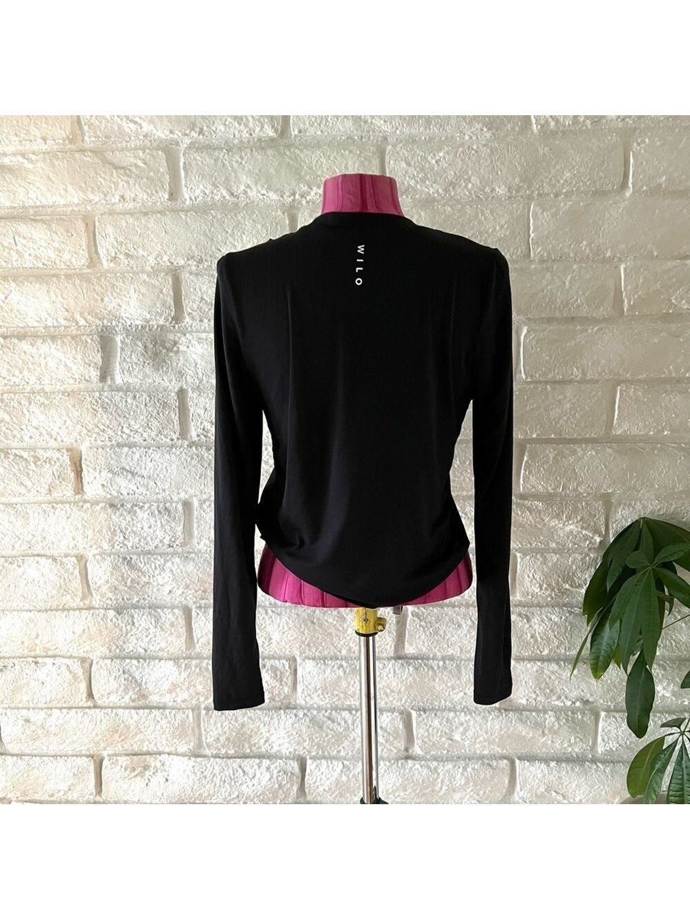 Wilo Black Long Sleeve Top Women's Size Large T-14